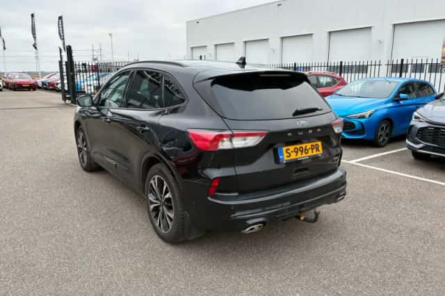 Ford Kuga (2023) thumbnail 2