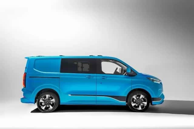 Ford E-Transit Custom (2025) thumbnail 3