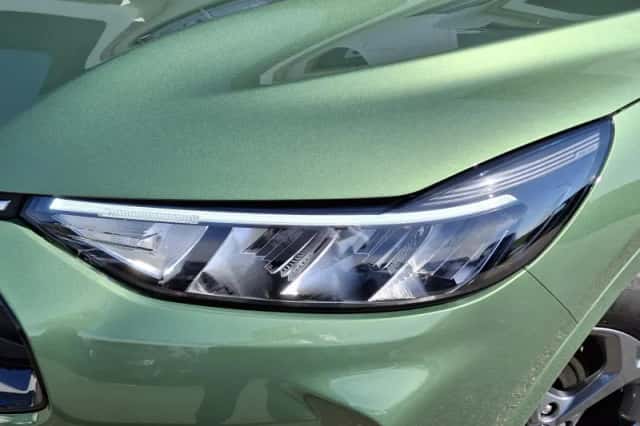 Ford Kuga (2024) thumbnail 2
