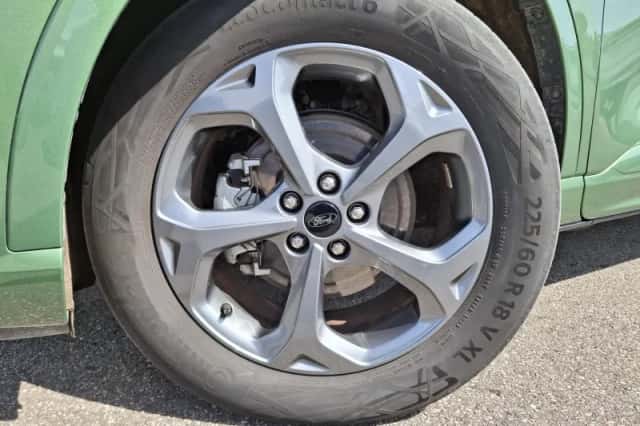 Ford Kuga (2024) thumbnail 3