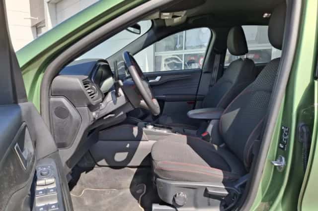 Ford Kuga (2024) thumbnail 4