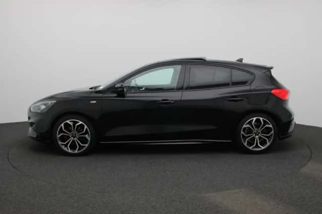 Ford Focus (2022) thumbnail 4