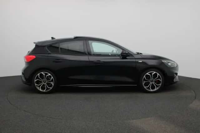 Ford Focus (2022) thumbnail 6