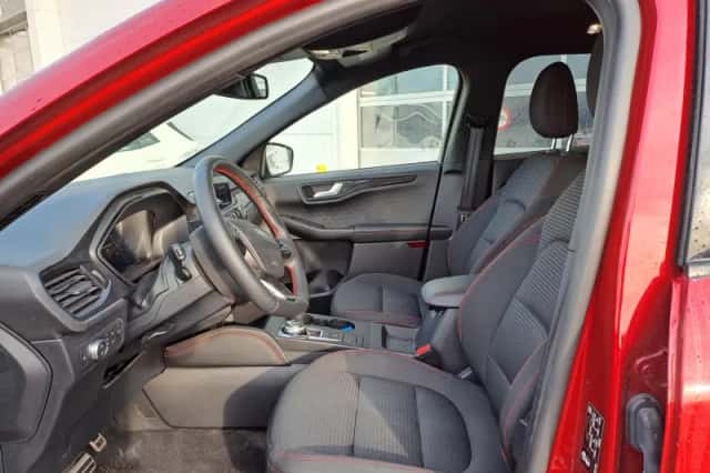 Ford Kuga (2021) thumbnail 2