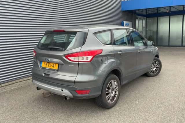 Ford Kuga (2013) thumbnail 3