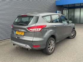 Ford Kuga (2013) thumbnail 3