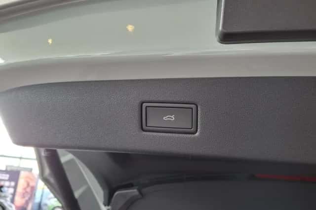 Ford Explorer (2026) thumbnail 12