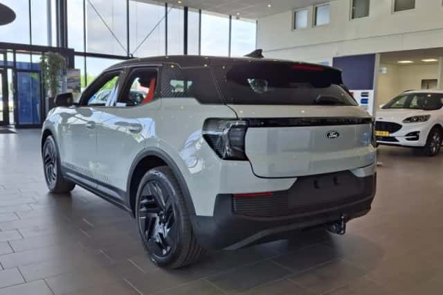 Ford Explorer (2026) thumbnail 5