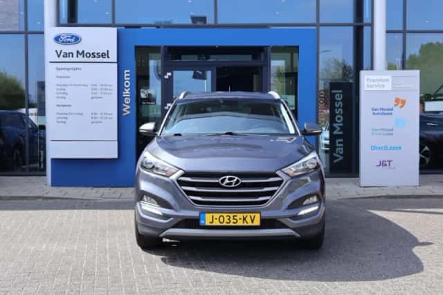 Hyundai Tucson (2017) thumbnail 2