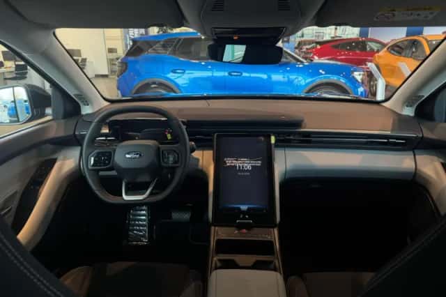 Ford Explorer (2026) thumbnail 11