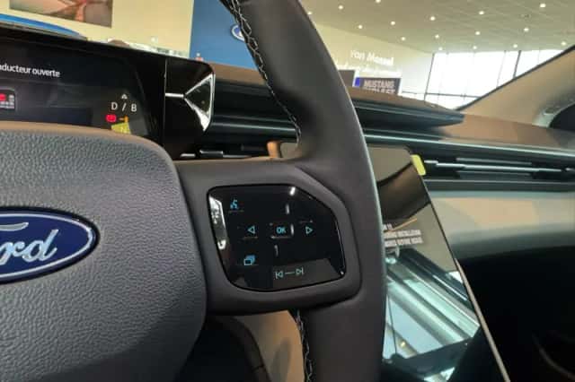 Ford Explorer (2026) thumbnail 15
