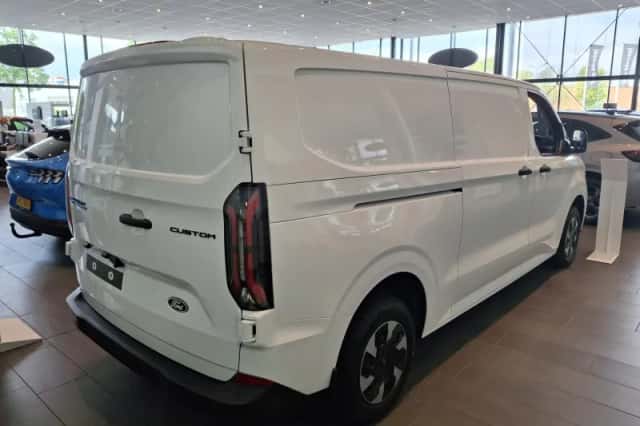 Ford E-Transit Custom (2026) thumbnail 2