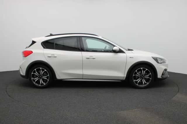 Ford Focus (2020) thumbnail 6