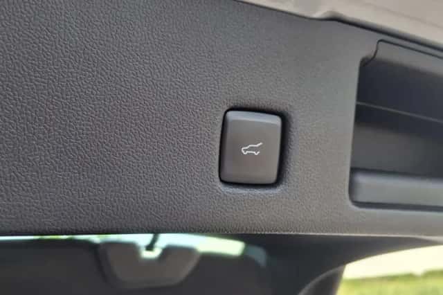 Ford Kuga (2022) thumbnail 23