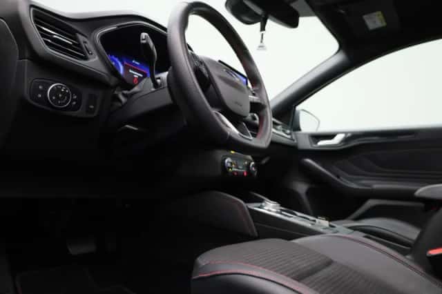 Ford Focus (2022) thumbnail 36