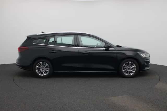 Ford Focus (2023) thumbnail 6