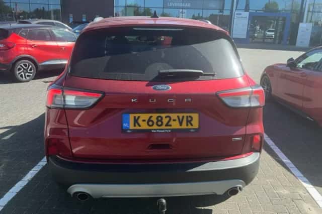 Ford Kuga (2021) thumbnail 3