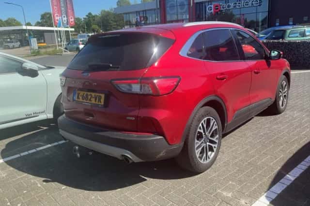 Ford Kuga (2021) thumbnail 4