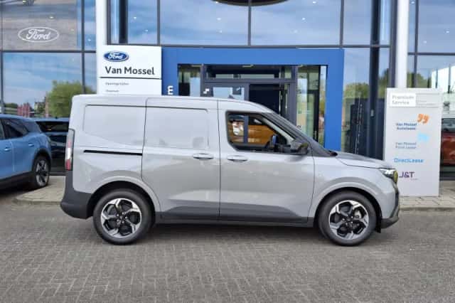 Ford E-Transit Courier (2026) thumbnail 4