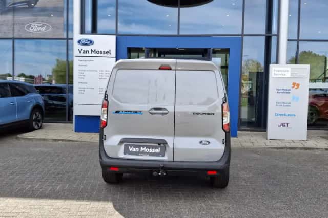 Ford E-Transit Courier (2026) thumbnail 6