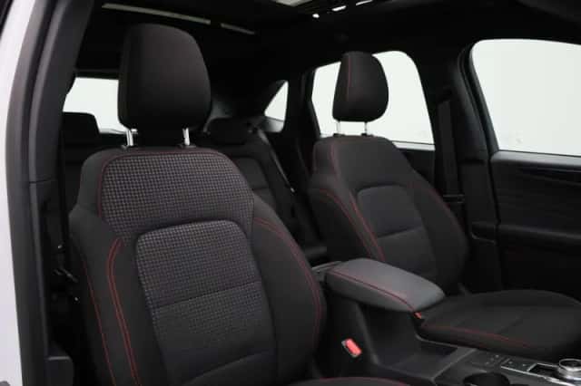 Ford Kuga (2023) thumbnail 39
