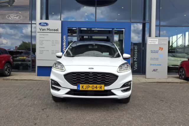 Ford Kuga (2022) thumbnail 2