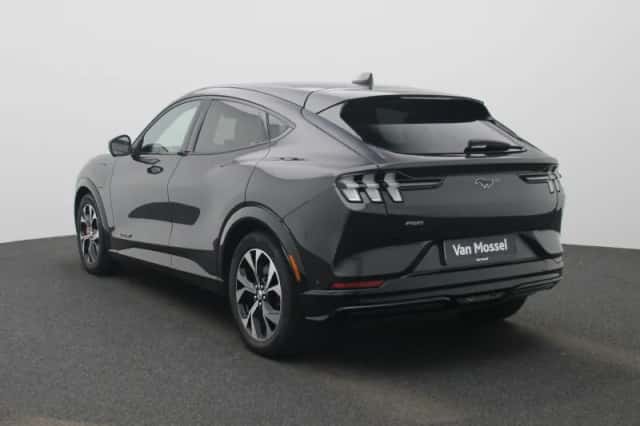 Ford Mustang Mach-E (2023) thumbnail 2