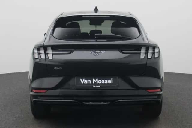 Ford Mustang Mach-E (2023) thumbnail 5