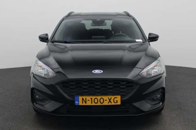 Ford Focus (2022) thumbnail 3