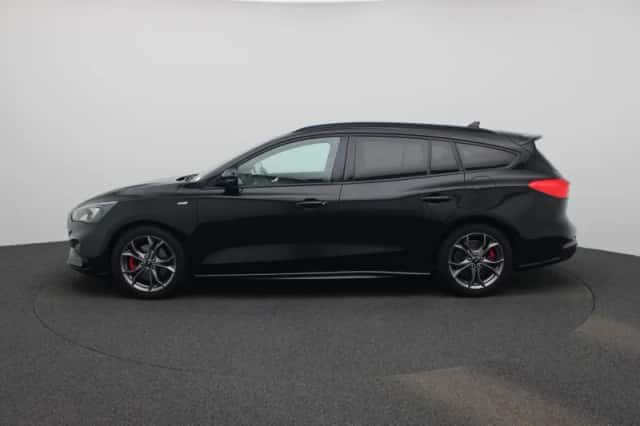 Ford Focus (2022) thumbnail 4