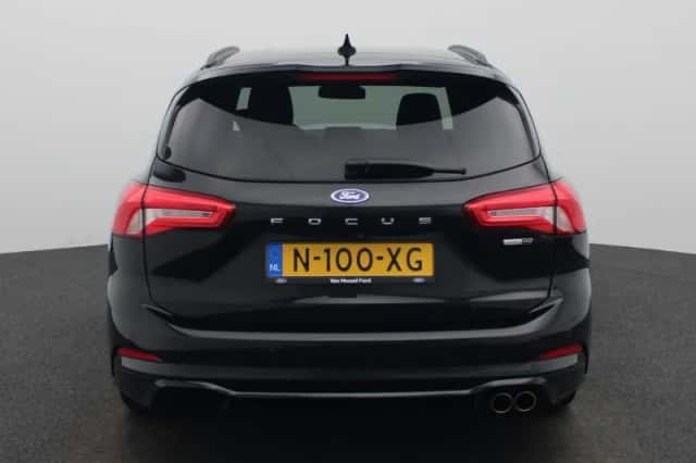 Ford Focus (2022) thumbnail 5
