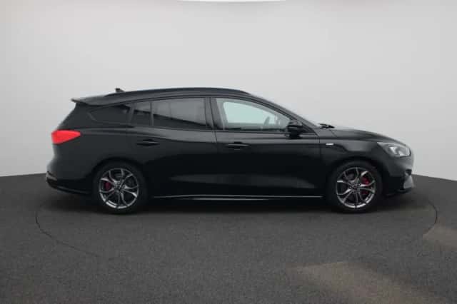 Ford Focus (2022) thumbnail 6