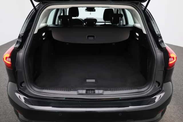 Ford Focus (2022) thumbnail 11