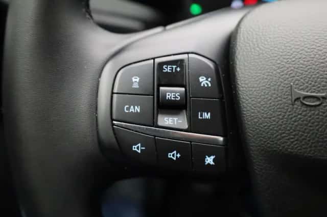 Ford Focus (2022) thumbnail 18
