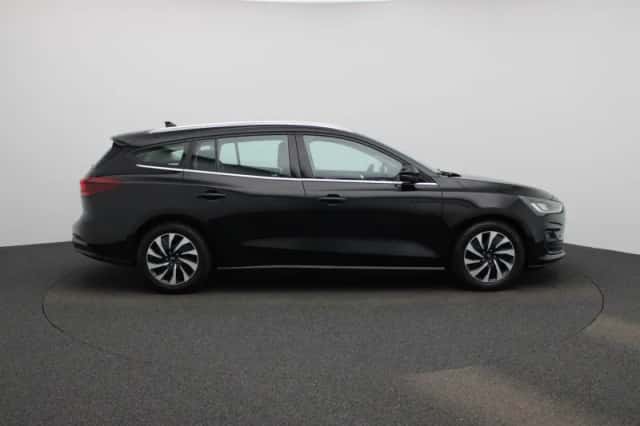 Ford Focus (2022) thumbnail 6