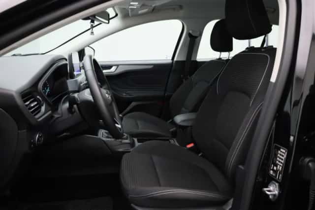 Ford Focus (2022) thumbnail 9
