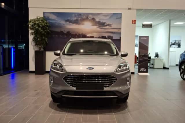 Ford Kuga (2022) thumbnail 2