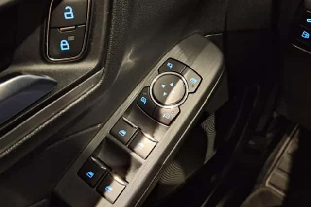 Ford Kuga (2022) thumbnail 25