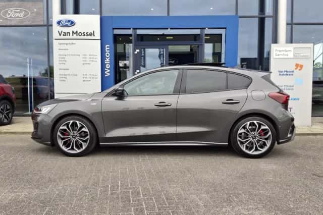 Ford Focus (2024) thumbnail 3