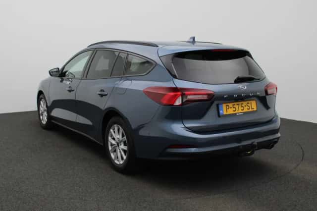 Ford Focus (2022) thumbnail 2