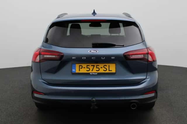 Ford Focus (2022) thumbnail 5