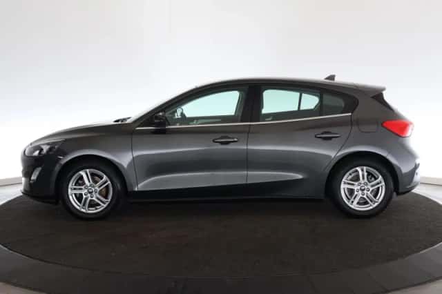 Ford Focus (2021) thumbnail 2