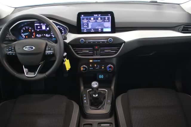 Ford Focus (2021) thumbnail 3