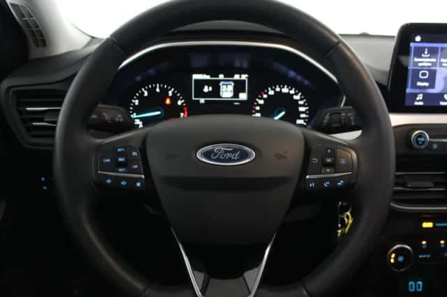 Ford Focus (2021) thumbnail 5