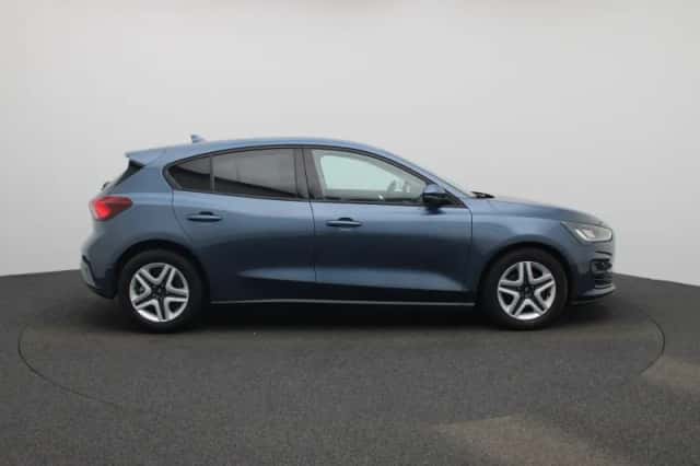 Ford Focus (2022) thumbnail 6