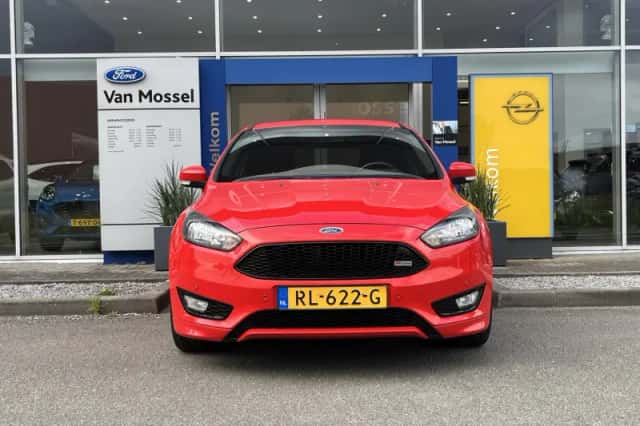 Ford Focus (2018) thumbnail 2