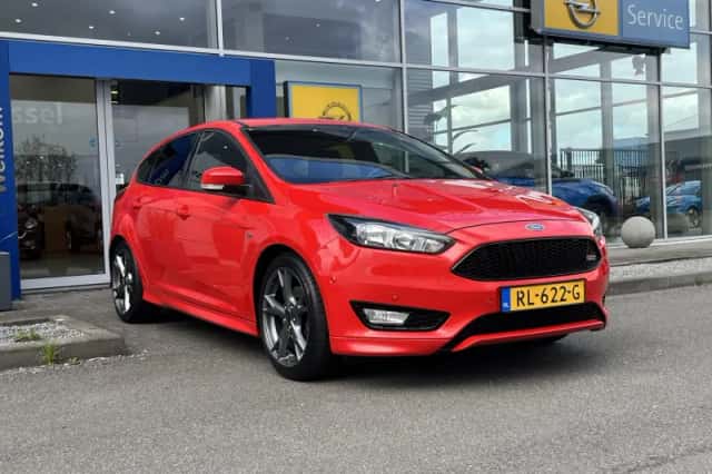 Ford Focus (2018) thumbnail 3