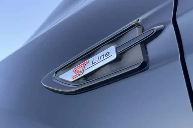 Ford Kuga (2017) thumbnail 12