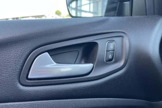 Ford Kuga (2017) thumbnail 13