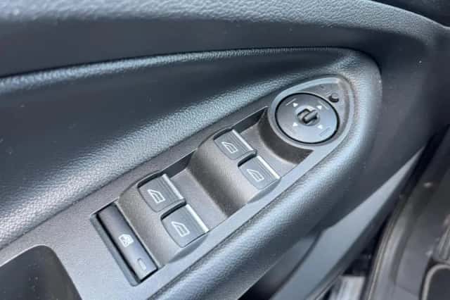 Ford Kuga (2017) thumbnail 14
